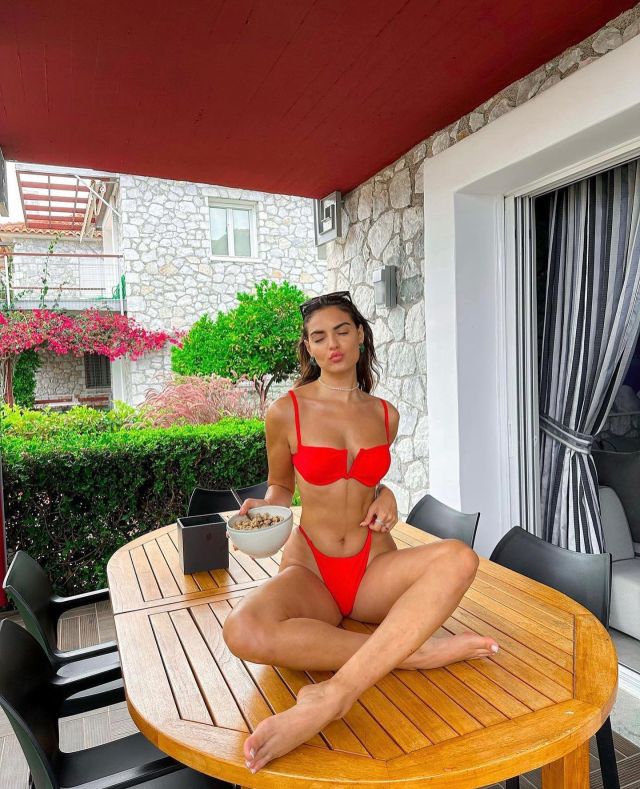 Villa Christina! ❤️ 
Εσείς ποια από τις βίλες μας θα διαλέγατε για την διανυκτέρευση σας; 
.
.
.
#holidays #happyholidays #travel #travelblogger #summer #sun #sunday #happyday #happylife